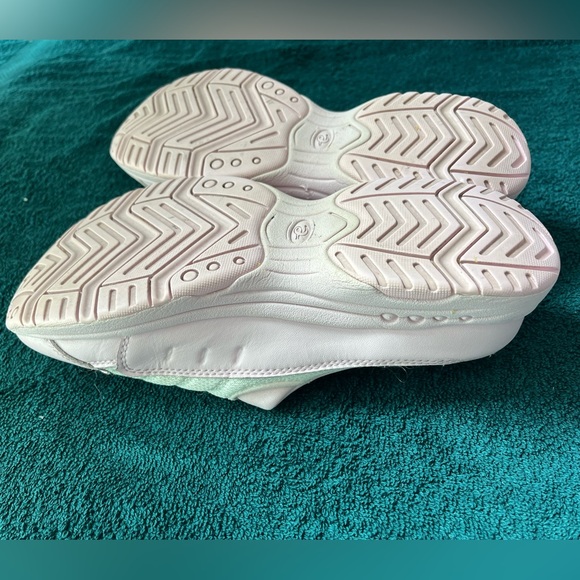 EASY SPIRIT “Move For Pink” Limited Edition White-Pink Travel Time Clogs, 8.5M - Picture 8 of 15